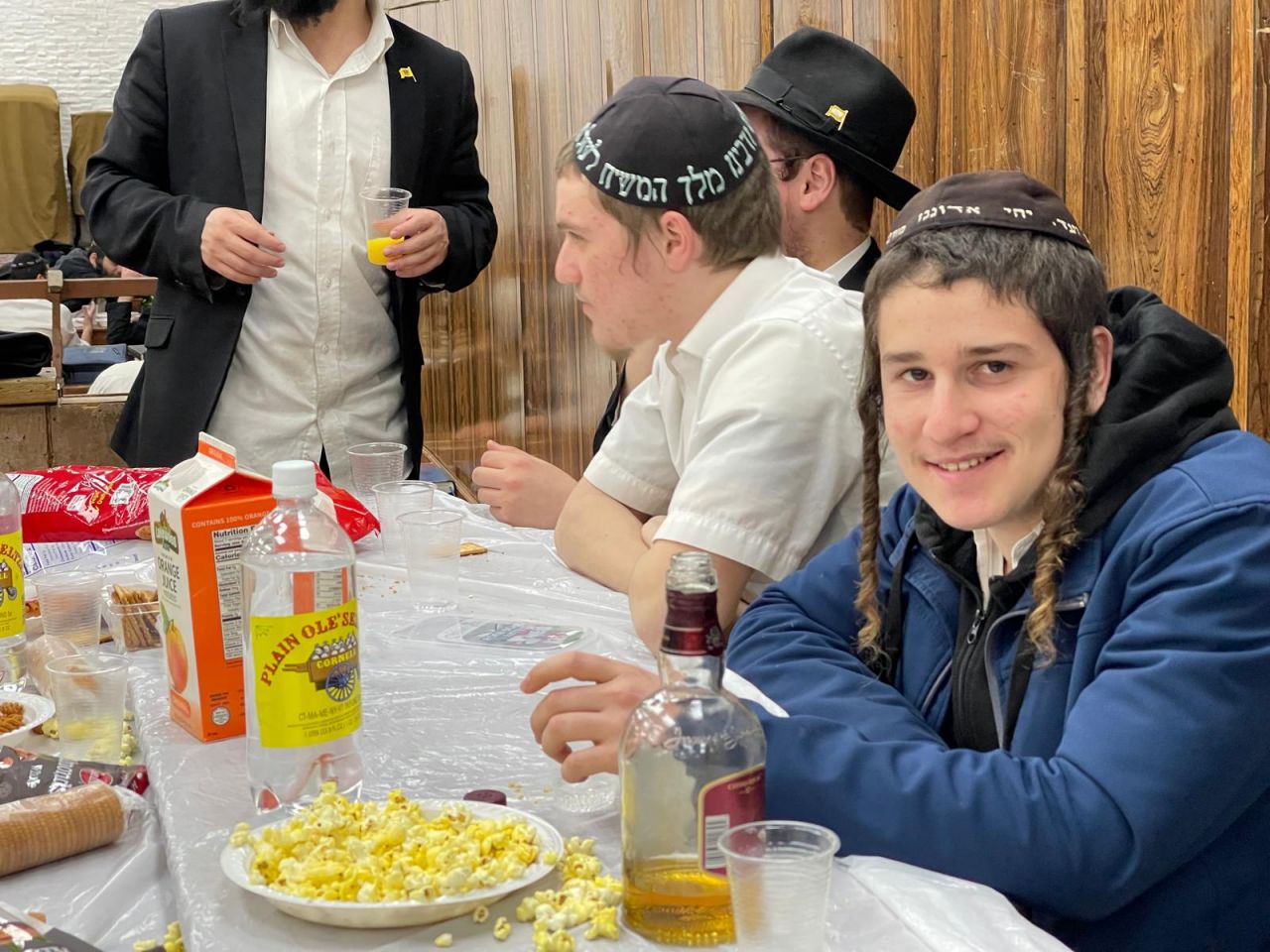 בהתוועדות חסידית ב-770